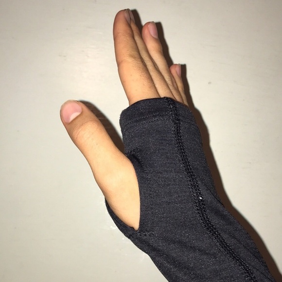 NEW Underarmour Workout Pullover - Picture 7 of 7